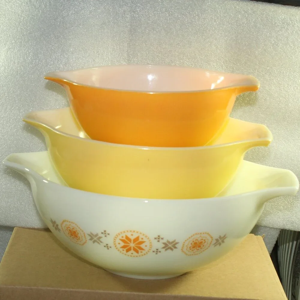 Set of 3 Vtg 1960's Pyrex Town & Country Cinderella Mixing Bowls 444, 443, 442